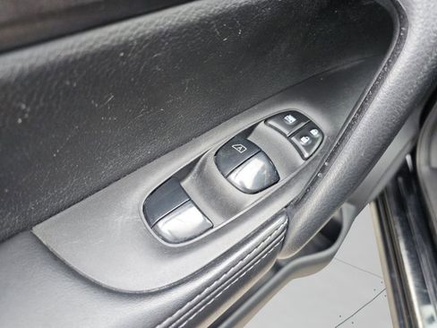 Used 2021 Nissan Rogue Sport S image 29