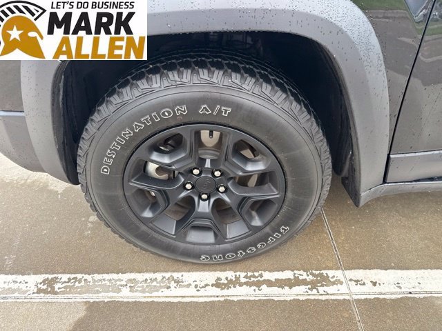 Used 2022 Jeep Cherokee Trailhawk w/ Trailer Tow Group AWD/4WD image 7