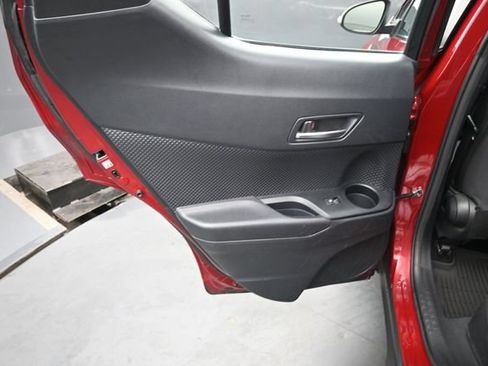 Used 2018 Toyota C-HR XLE FWD image 16