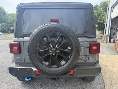 Used 2023 Jeep Wrangler Unlimited Sahara AWD/4WD image 7
