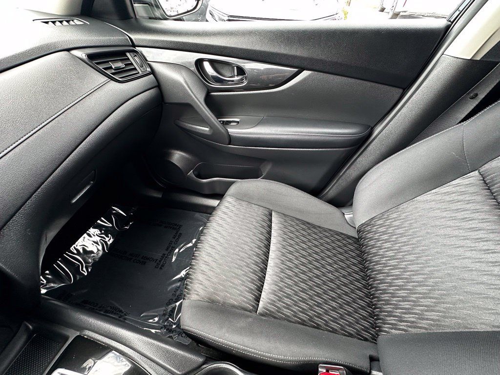 Used 2018 Nissan Rogue SV FWD image 31