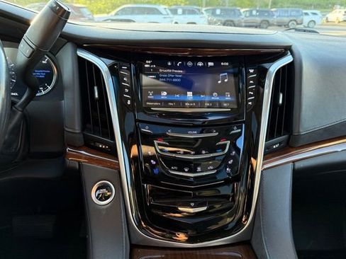 Used 2018 Cadillac Escalade ESV Premium Luxury image 18