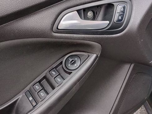 Used 2017 Ford Focus SE image 12