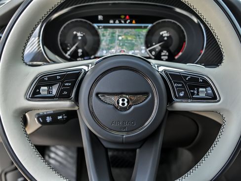 Certified 2022 Bentley Bentayga AWD/4WD image 30