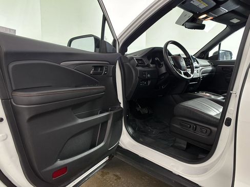 Used 2022 Honda Passport TrailSport image 2