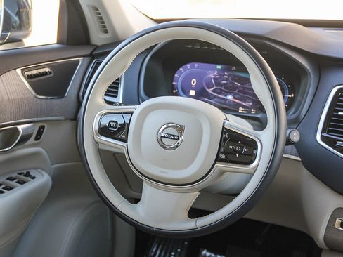 Used 2025 Volvo XC90 T8 Plus image 16