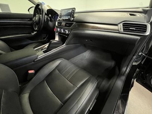 Used 2019 Honda Accord Touring image 10