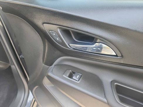 Used 2023 Chevrolet Equinox RS image 38