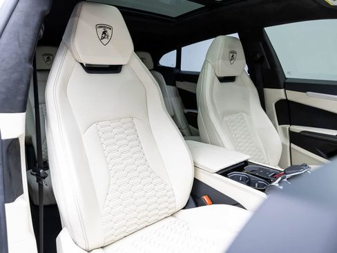 Used 2019 Lamborghini Urus image 16