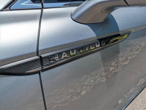 Used 2023 Lincoln Nautilus Reserve AWD/4WD image 10