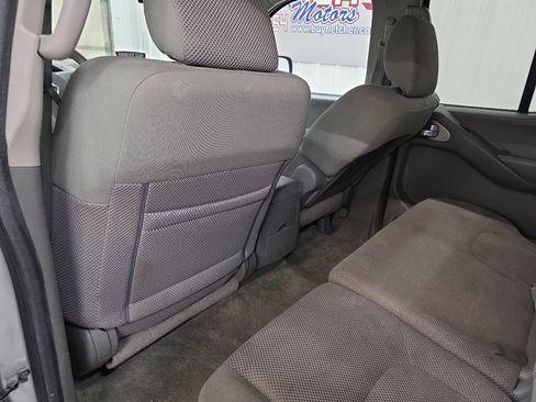 Used 2014 Nissan Frontier SV image 27