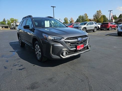 Used 2025 Subaru Outback Premium image 4