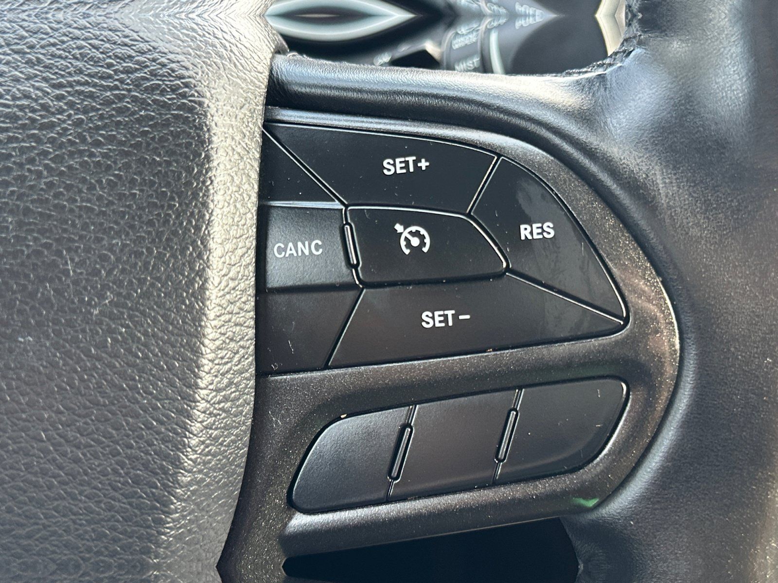 Used 2019 Jeep Cherokee Trailhawk w/ Cold Weather Group AWD/4WD image 18