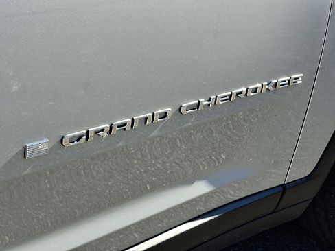 Used 2021 Jeep Grand Cherokee L Laredo w/ Luxury Tech Group I image 9