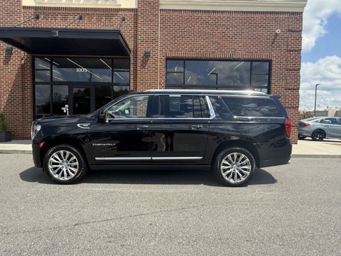 Used 2023 GMC Yukon XL Denali w/ Denali Reserve Package AWD/4WD image 3