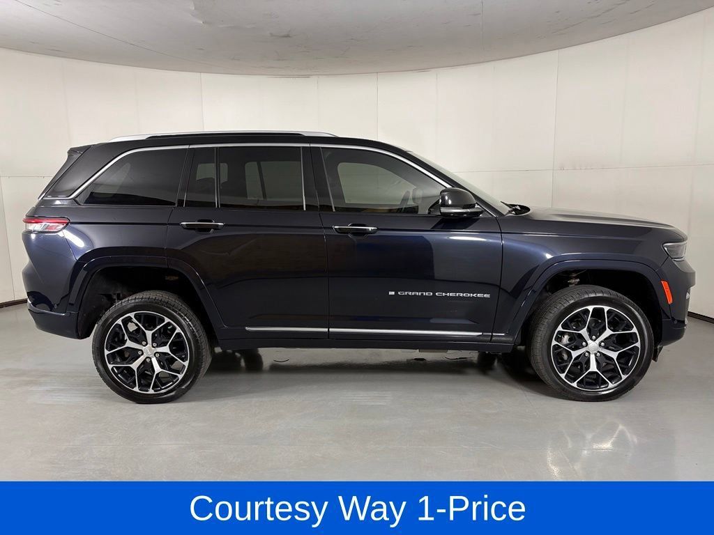 Used 2023 Jeep Grand Cherokee Summit AWD/4WD image 11