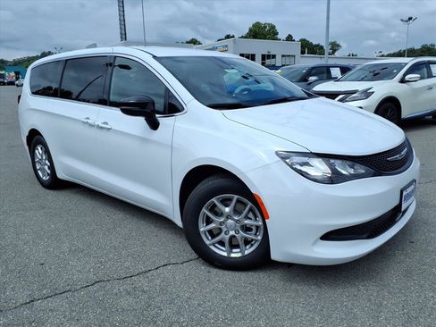 New 2027 Chrysler Pacifica LX FWD image 2