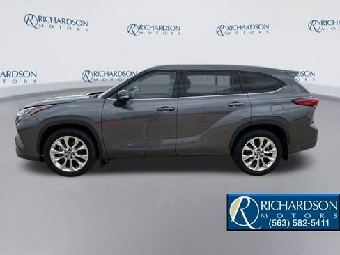 Used 2023 Toyota Highlander L image 2
