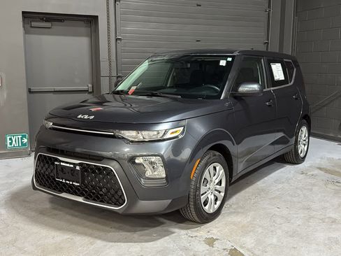 Used 2022 Kia Soul LX FWD image 3