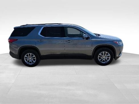 Used 2020 Chevrolet Traverse LT FWD image 2