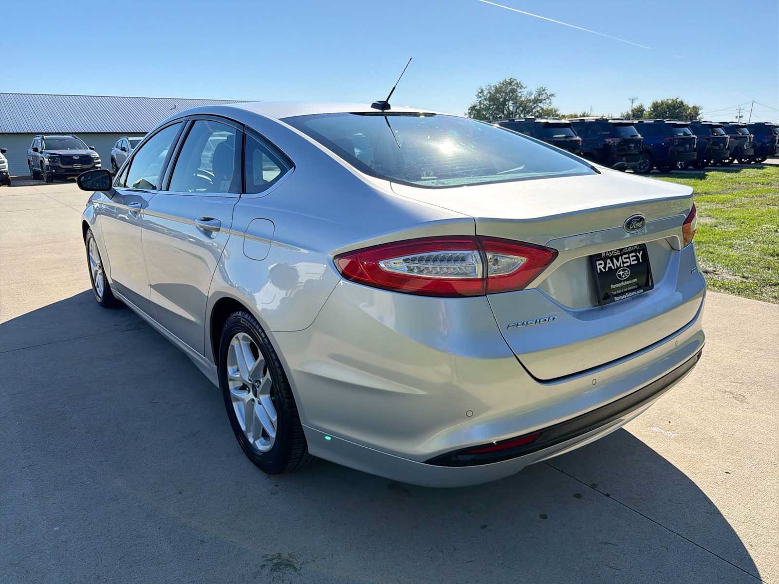 Used 2015 Ford Fusion SE FWD image 4