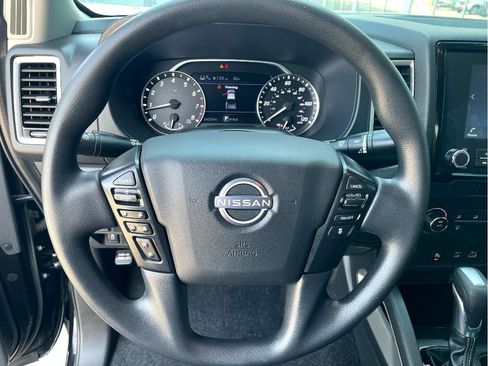 Used 2023 Nissan Frontier SV w/ Technology Package RWD image 14