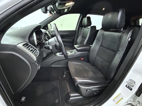 Certified 2022 Jeep Grand Cherokee Laredo X AWD/4WD image 10