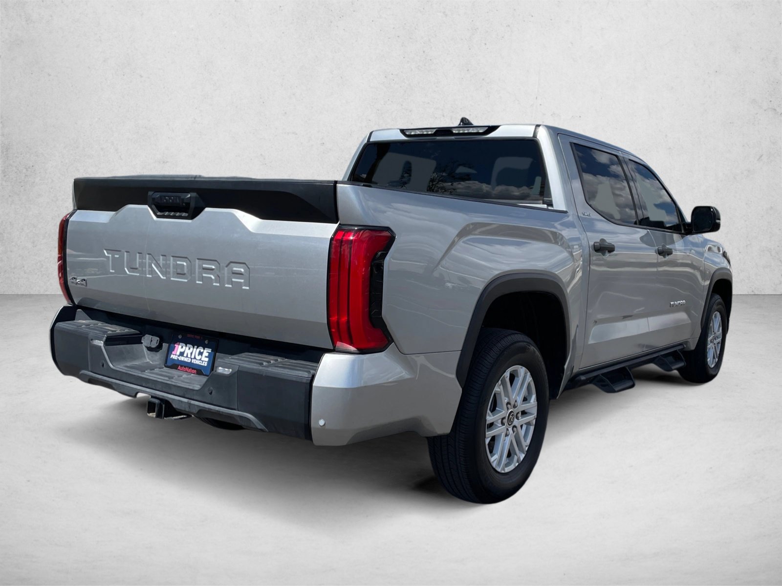 Used 2022 Toyota Tundra SR5 w/ SR5 Convenience Package AWD/4WD image 5