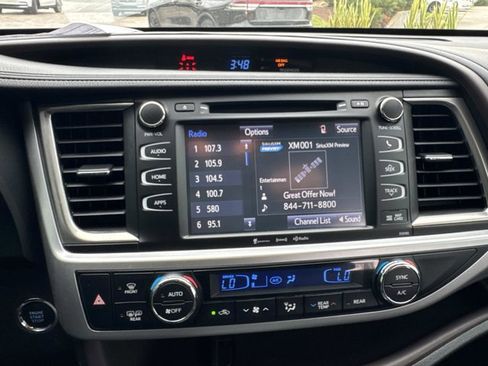 Used 2019 Toyota Highlander XLE image 31