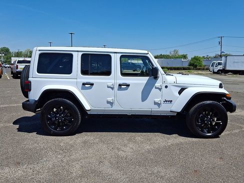 Used 2025 Jeep Wrangler Unlimited Sahara w/ Safety Group AWD/4WD image 13