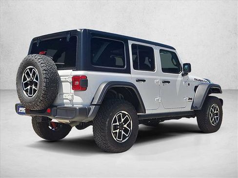 Used 2025 Jeep Wrangler Unlimited Rubicon AWD/4WD image 5
