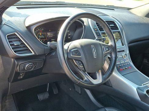 Used 2016 Lincoln MKX Premiere image 25