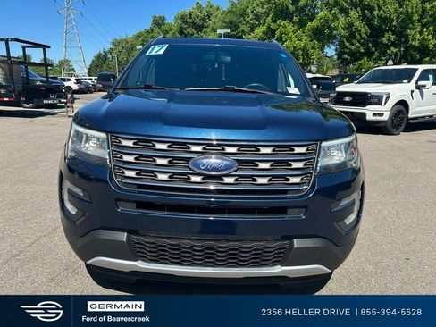 Used 2017 Ford Explorer XLT FWD image 3