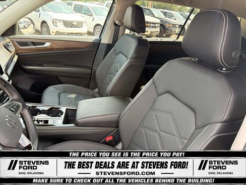 Used 2025 Volkswagen Atlas SE AWD/4WD image 15