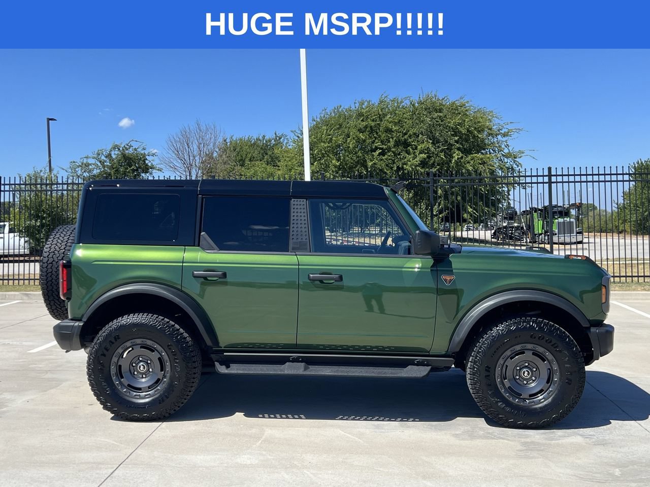 Used 2025 Ford Bronco Badlands w/ Sasquatch Package AWD/4WD image 3