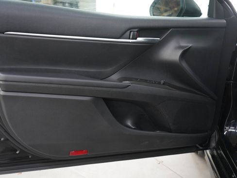 Used 2022 Toyota Camry SE FWD image 17