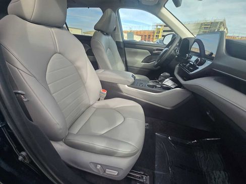 New 2026 Toyota Highlander XLE image 11