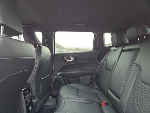 New 2026 Jeep Compass Latitude image 25