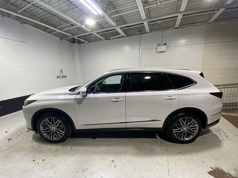 Used 2023 Acura MDX SH-AWD w/ Advance Package image 3