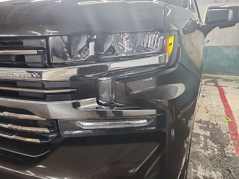 Used 2019 Chevrolet Silverado 1500 High Country w/ Technology Package AWD/4WD image 18