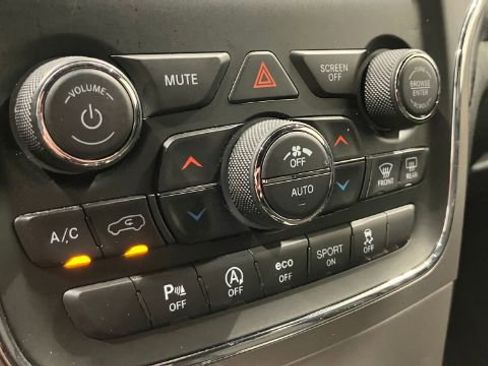 Used 2021 Jeep Grand Cherokee Laredo AWD/4WD image 22