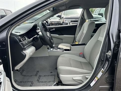 Used 2014 Toyota Camry LE FWD image 17