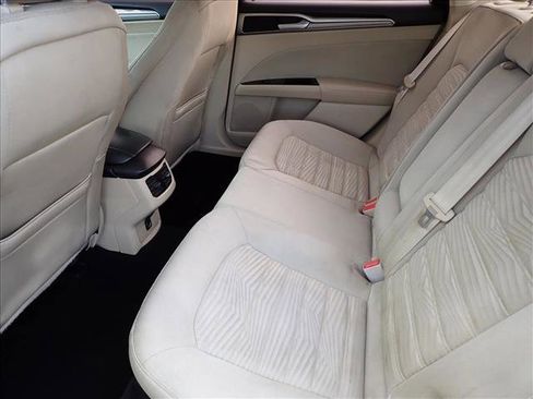 Used 2016 Ford Fusion SE FWD image 8