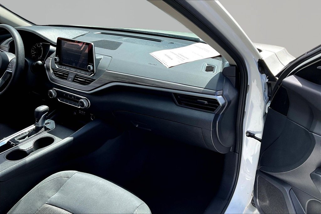 Used 2025 Nissan Altima 2.5 SV FWD image 26
