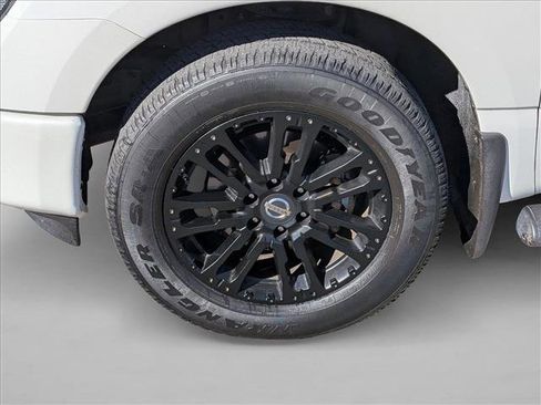 Used 2019 Nissan Titan SV w/ SV Convenience Package image 9