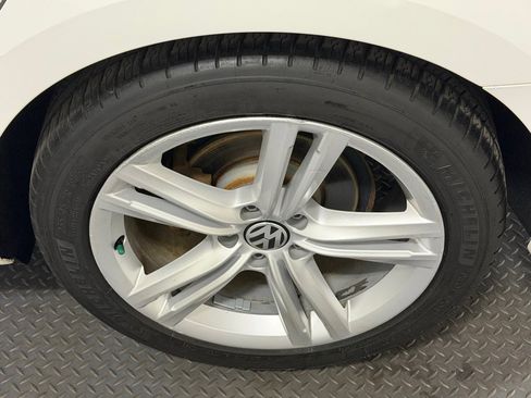 Used 2015 Volkswagen Passat 1.8T SEL Premium image 20