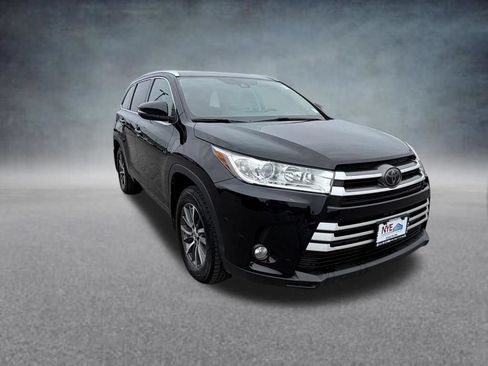 Used 2018 Toyota Highlander XLE AWD/4WD image 8