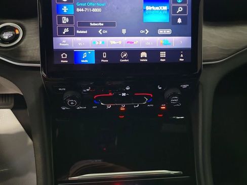 Certified 2024 Jeep Grand Cherokee Limited AWD/4WD image 5