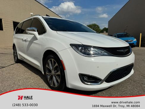Used 2017 Chrysler Pacifica Limited w/ Advanced Safetytec Group FWD image 1