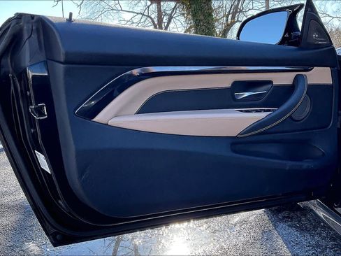 Used 2018 BMW M4 Convertible w/ Competition Package image 20